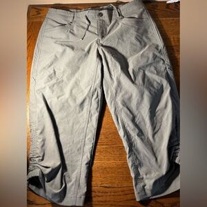 Kuhl Women's Gray Capris zip pockets reached leg, 10